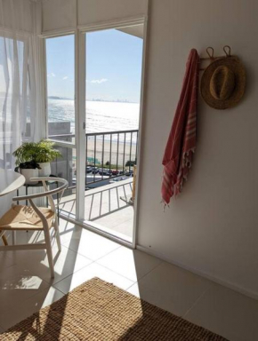 Kirra Beach Unit - Panoramic Gold Coast Beach View